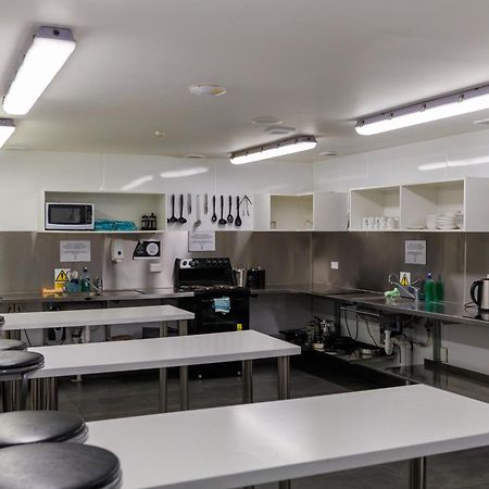 The Bealey Quarter Motel Christchurch Eksteriør billede A typical kitchen at a culinary school