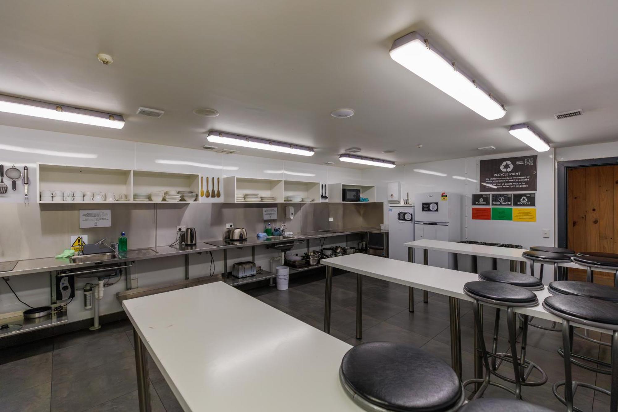 The Bealey Quarter Motel Christchurch Eksteriør billede A laboratory at the University of Nottingham